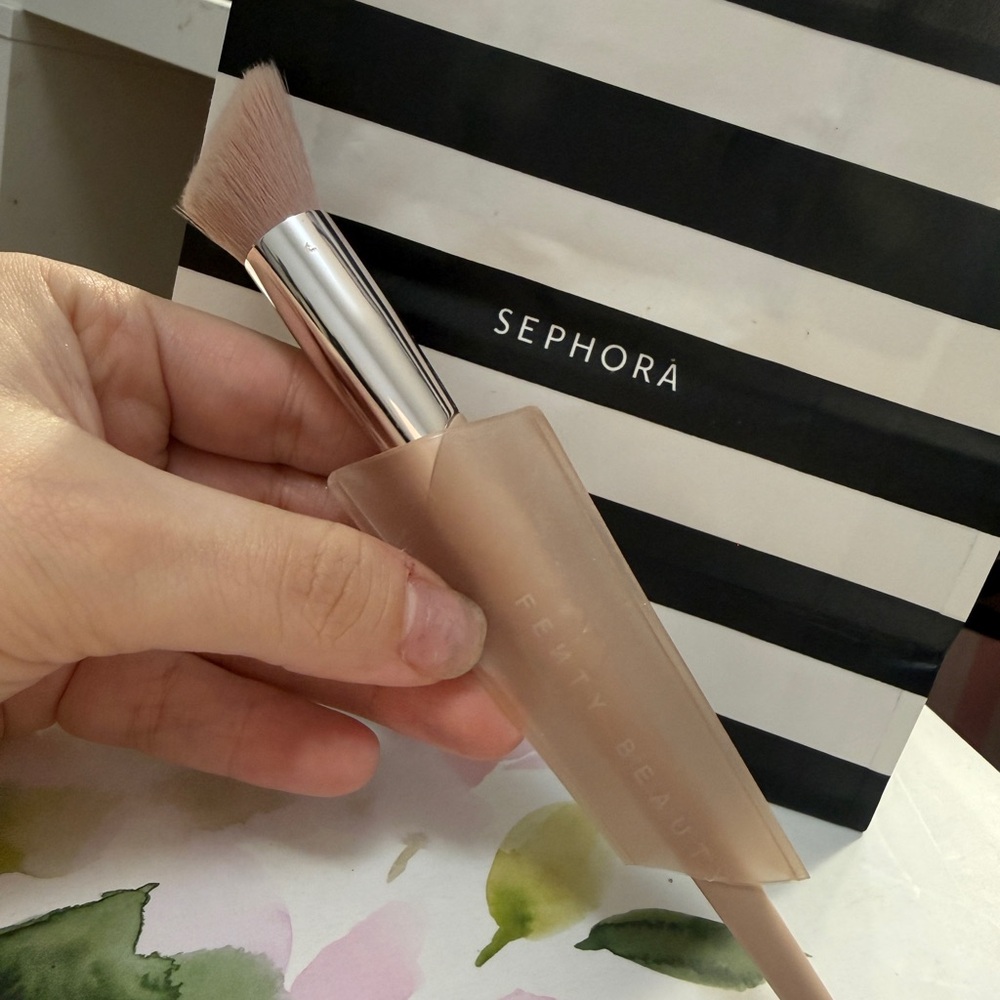Fenty Beauty Precision Highlight Brush